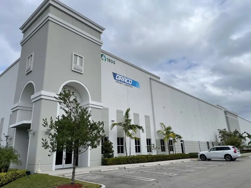 Front exterior of Draco Freight Logistics’ Miami headquarters and warehouse, featuring modern architecture and branding that reflects the company’s commitment to reliability and innovation in global logistics.